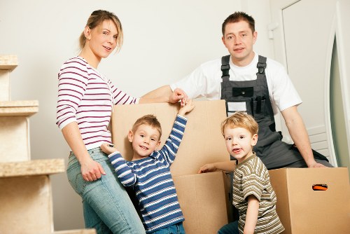 Van service assisting with apartment move in Richmond